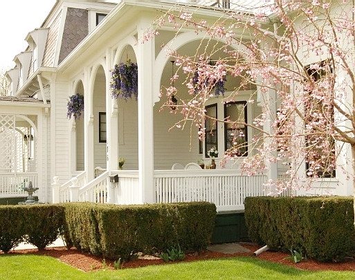 1840 Inn On the Main Bed and Breakfast