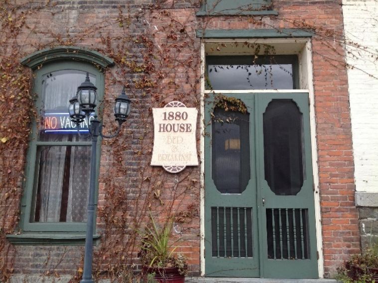 1880 House Bed & Breakfast