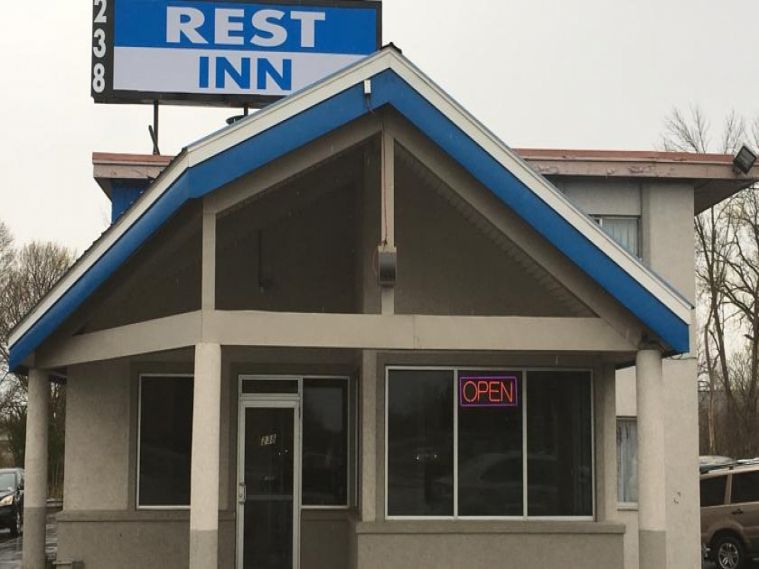 Rest Inn Utica/Scottish Inn