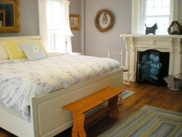 Canandaigua Cobblestone Cottage Bed & Breakfast