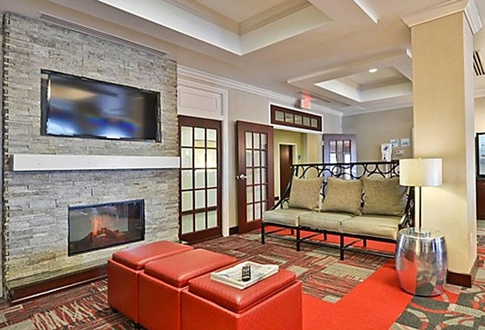 Holiday Inn Express & Suites Utica