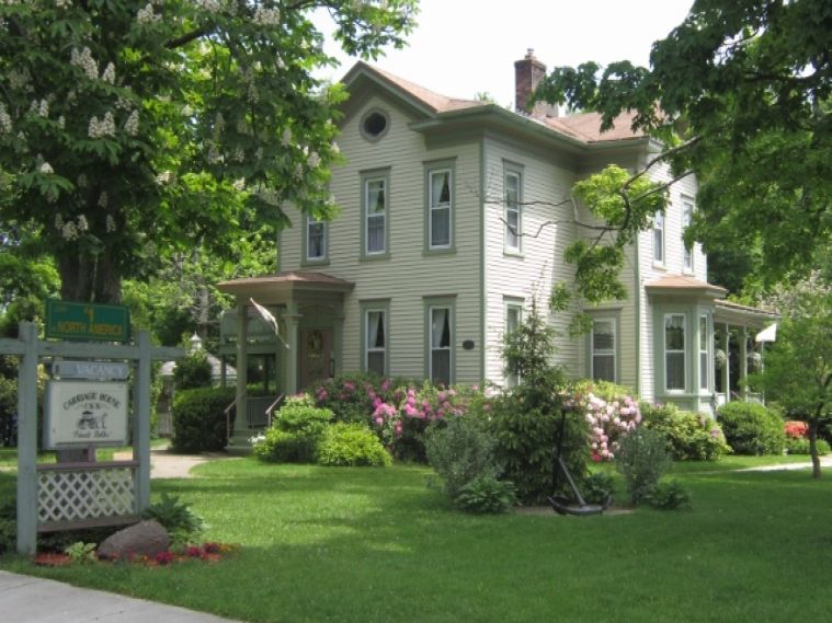 Carriage House Inn