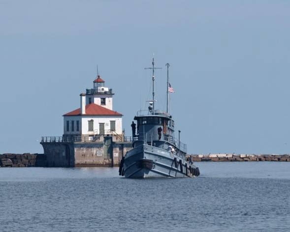Oswego W. Pierhead Lighthouse