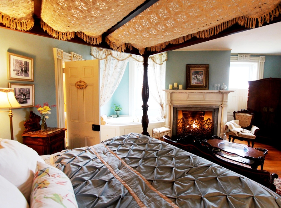 River Edge Mansion Bed & Breakfast